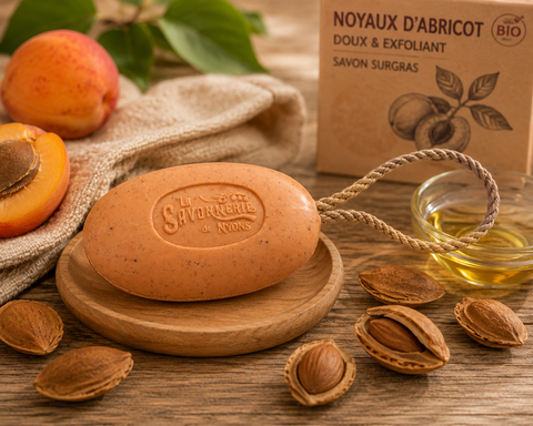 Savon exfoliant au noyau d'abricot avec corde