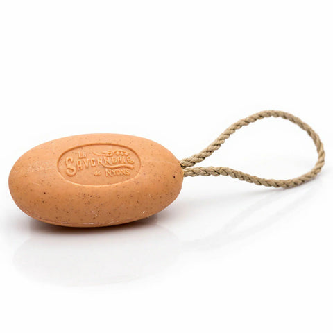 Savon exfoliant au noyau d'abricot avec corde